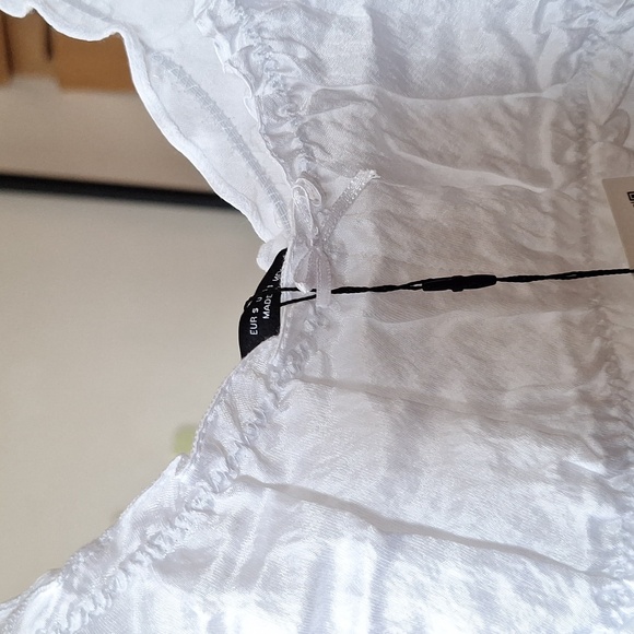 NWT WHITE RUFFLED SATIN EFFECT TOP - Picture 7 of 8